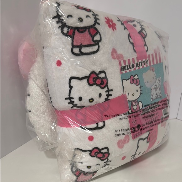 New Hello Kitty 2 Pack Decorative Pillows. - Picture 14 of 14